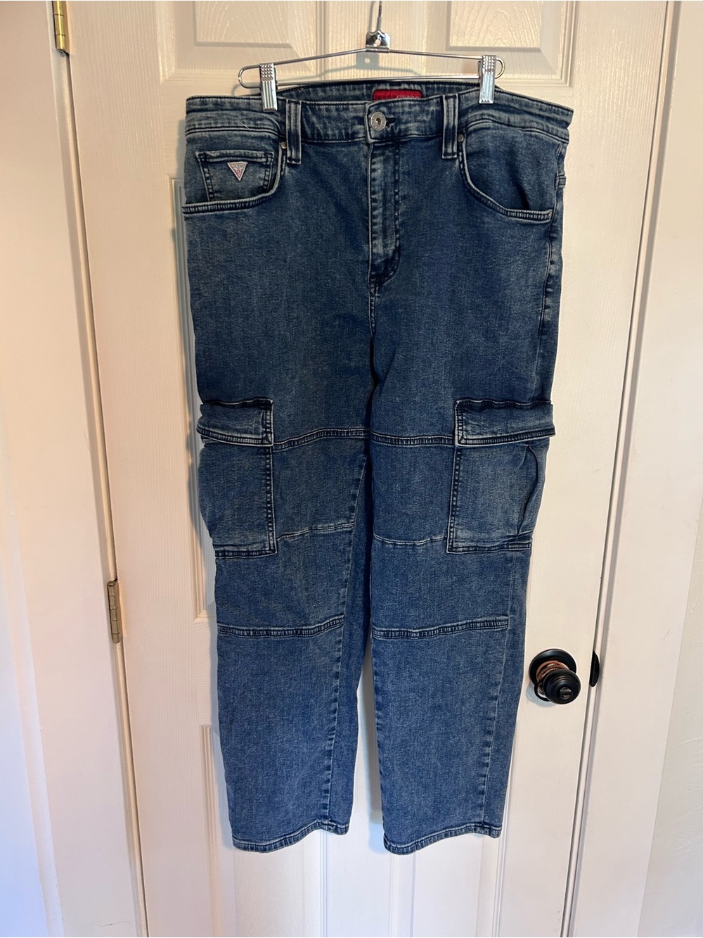 GUESS “Mateo” Cargo Jeans
